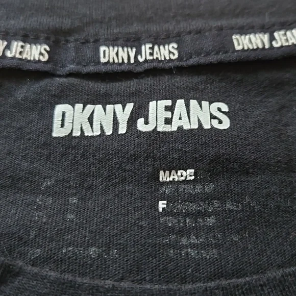 DKNY T-Shirt - Picture 2 of 3